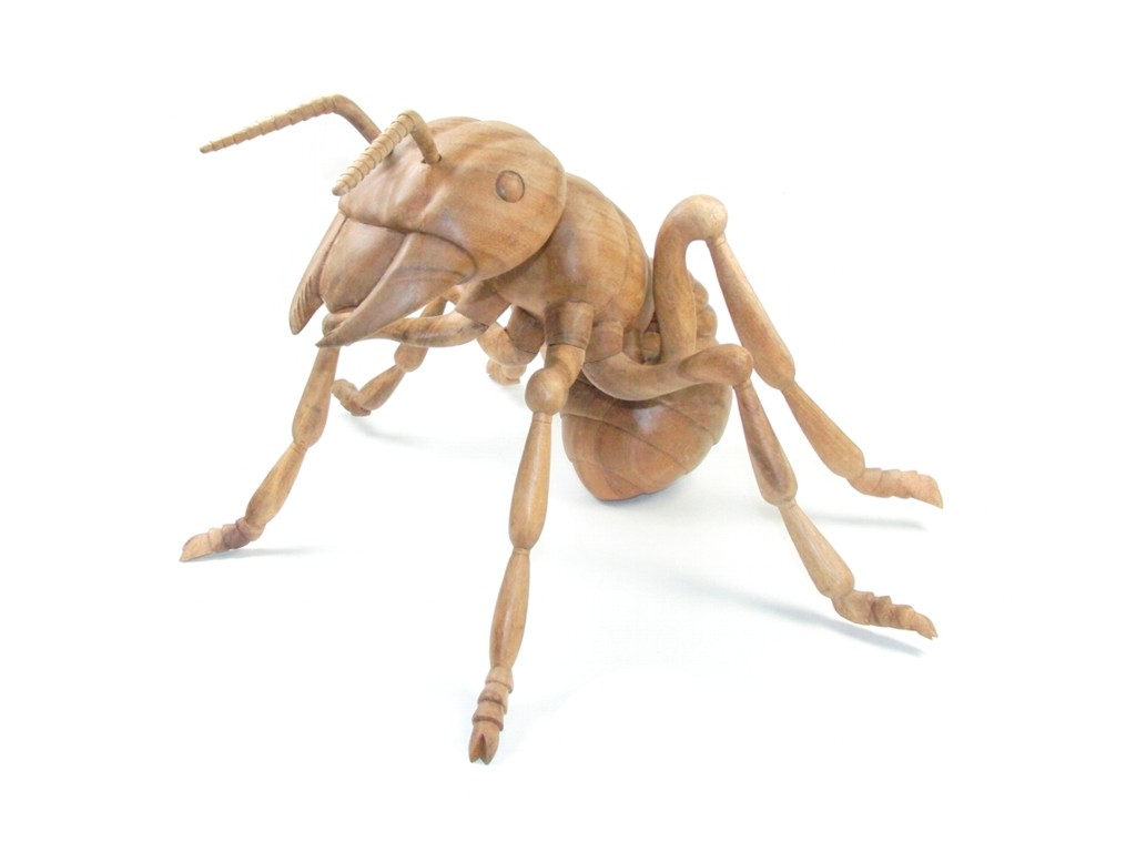Ameise aus Holz - aufrecht - 20cm